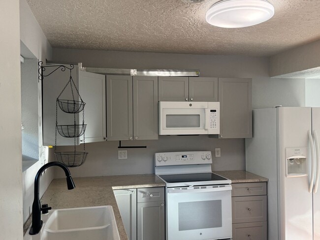 Building Photo - WA3309 Unit 3309 Downstairs