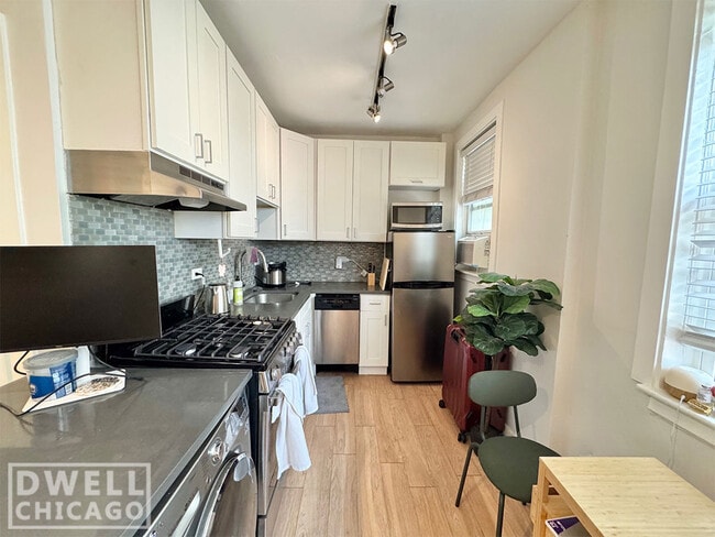 Photo - 517 W Belmont Ave Unit 31