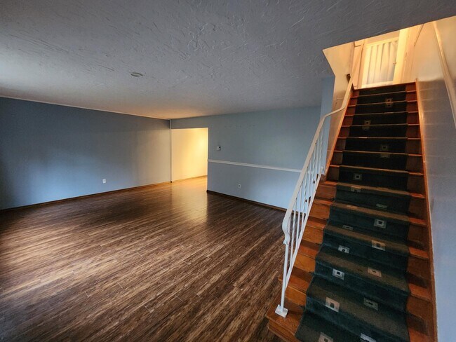 Photo - 568 Phelps Ave