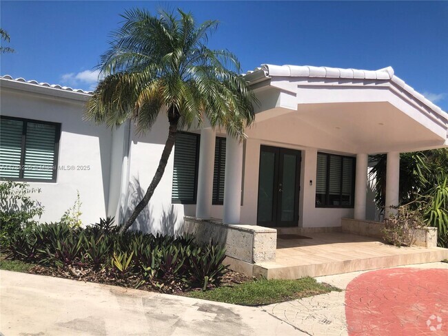 Building Photo - 225 W Heather Dr Rental