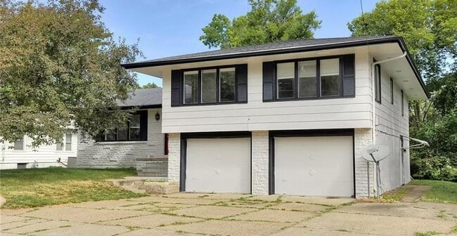 Building Photo - 4633 Euclid Ave