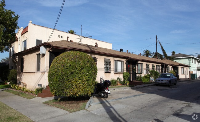 Building Photo - 724 Temple Ave.