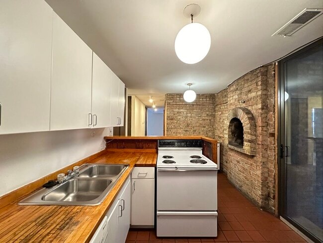 621 W Surf St Unit 3