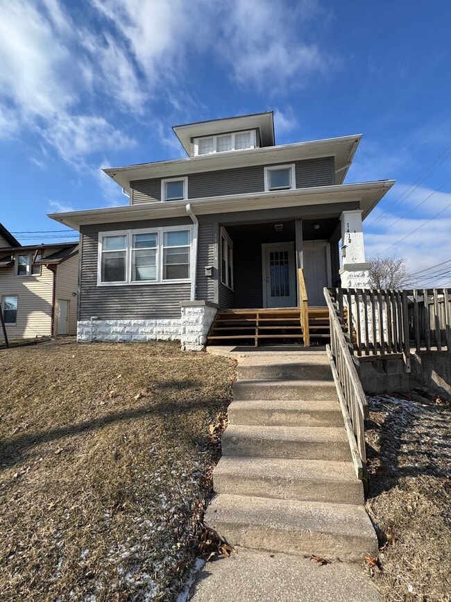 Building Photo - 1414 Iowa St Unit 2