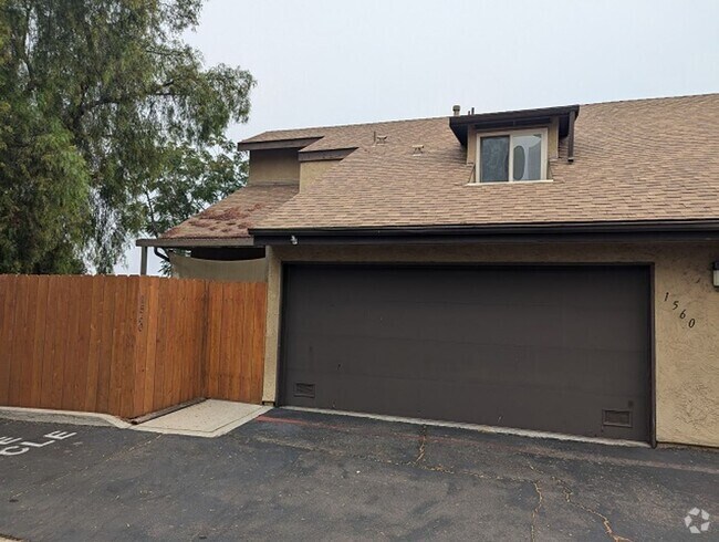 Building Photo - Two Story Townhome with 2-Car Garage in Ga...