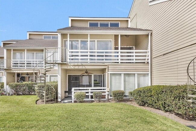 Building Photo - 50 April Point Dr S Unit 50