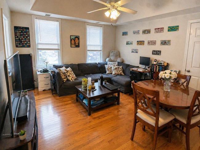 Photo - 136 W 7th St