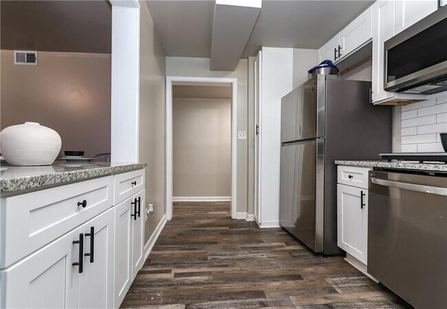 Photo - 636 Lawton St SW Unit B