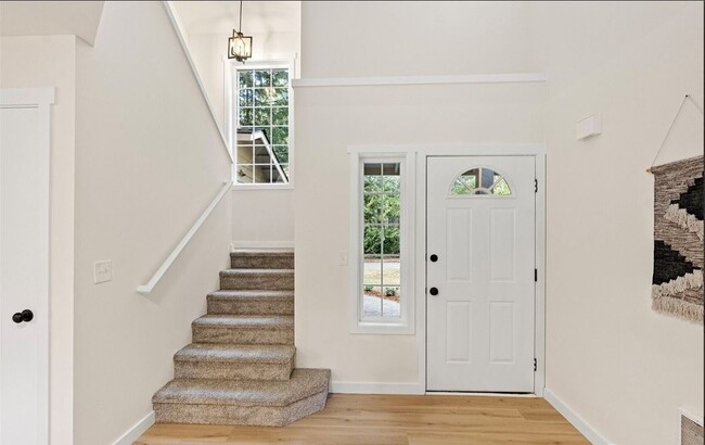 Photo - 13619 Sandy Point E NW