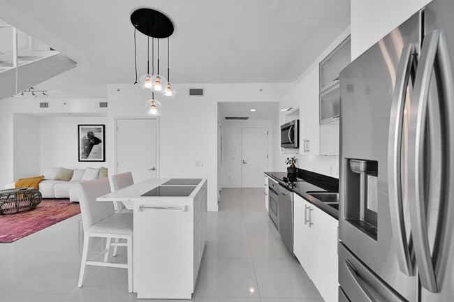 Photo - 60 SW 13th St Unidad 4013