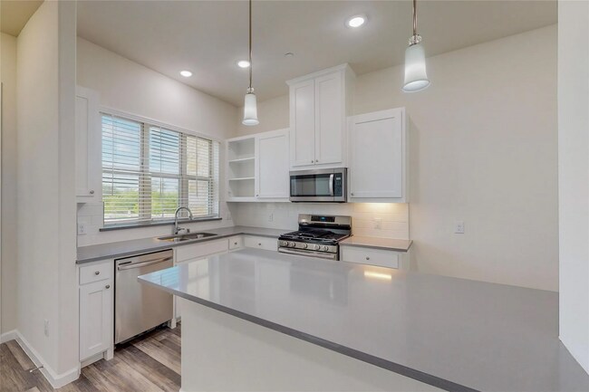 Photo - 3 Bed 2.5 bath Luxurious Townhome in Frisco!