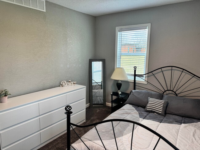 Photo - 400 Walker Dr