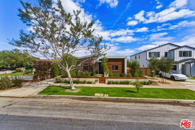 Building Photo - 12706 Stanwood Dr