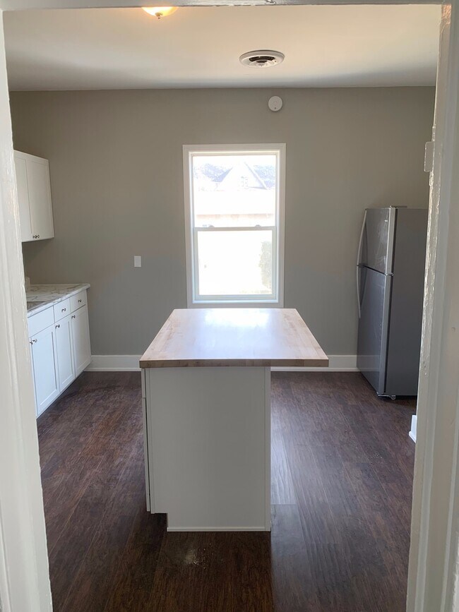 360 E Walnut St Unit 3