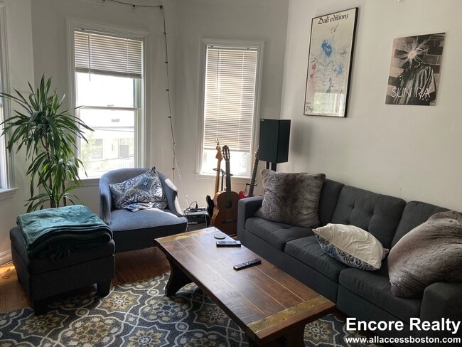 Building Photo - 26 Haskell St Unit 2