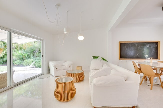 Photo - 12020 NE 5th Ave Unidad ID1307477P