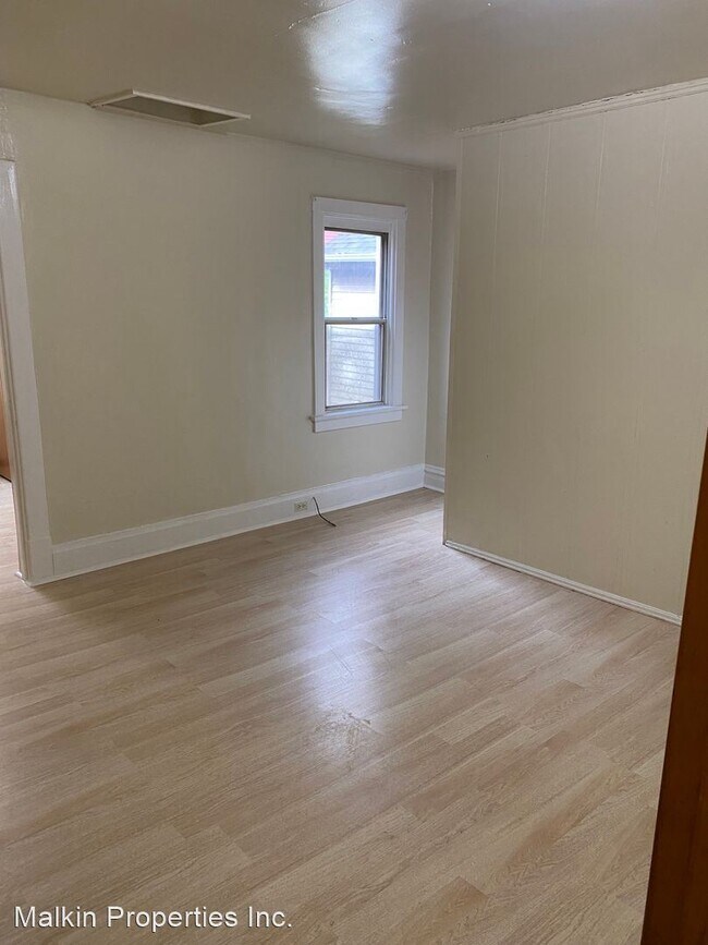 Photo - 3 br, 1 bath House - 565 McMasters Ave