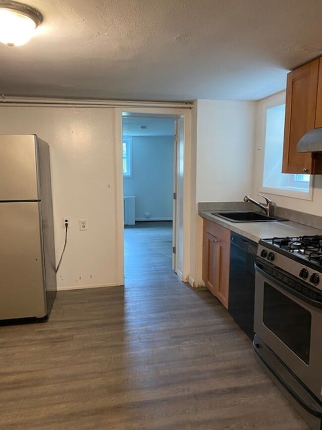 Photo - 23 Depeyster St Unit B