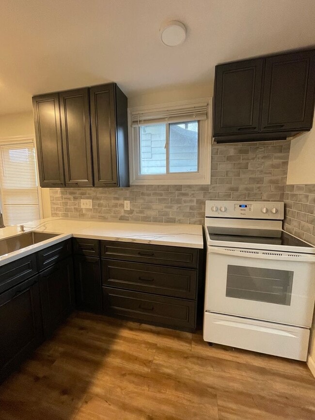 Photo - Nicely updated 2bd/2ba bungalow in Royal Oak w/ master bathroom suite