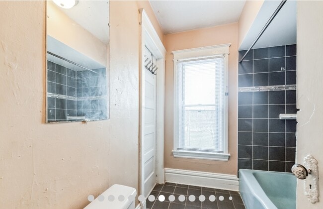 Building Photo - 209 N Hickory St Unit 2 Rental