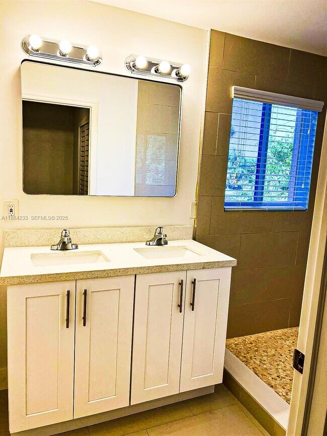 Photo - 2208 SW 3rd Ave