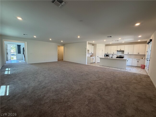 Photo - 8030 Minavalle Ave
