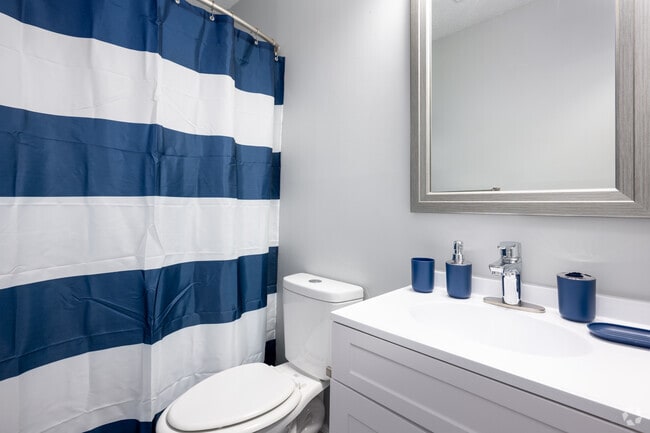 2BR, 2BA - 928SF - Second Bathroom - Sedgefield Square