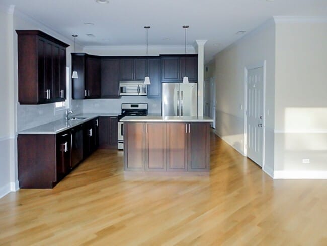 Building Photo - 3229 N Kenmore Ave Unit 3 Rental