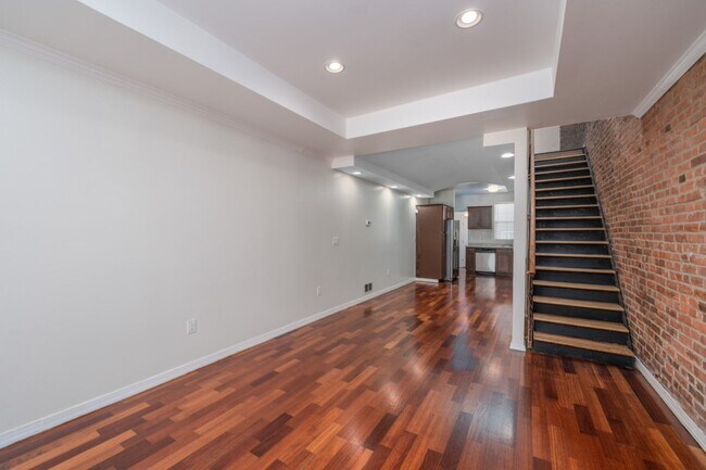 3218 E Lombard St
