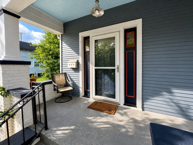 Photo - 2627 Laharpe St