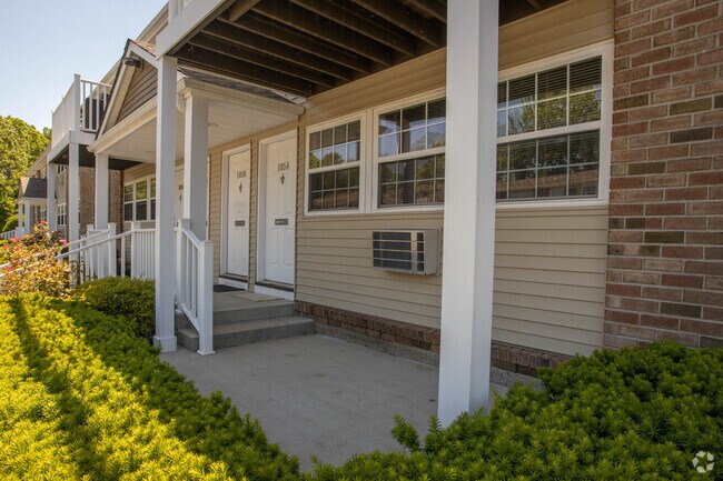 The Imperial - 1 BR,1BA -806SF -Patio