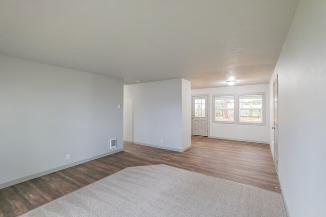 Photo - 3497 Felton St S