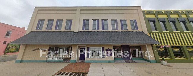 Building Photo - 103 N Center
