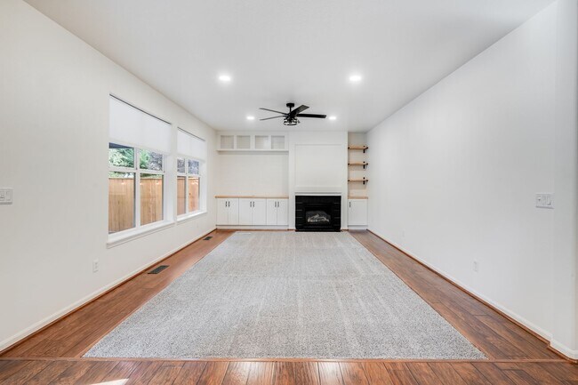 Photo - Beautiful 4 bed, 2.5 bath rental home in Oatfield Neighborhood Milwaukie!