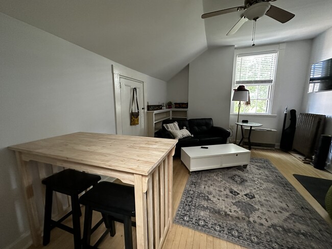 Living room - 10 Pine St