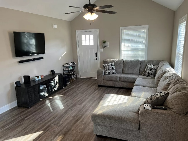 Photo - 201 Geneva Ln