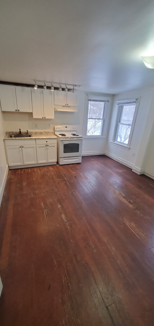 Building Photo - 18 Main St Unit C Rental