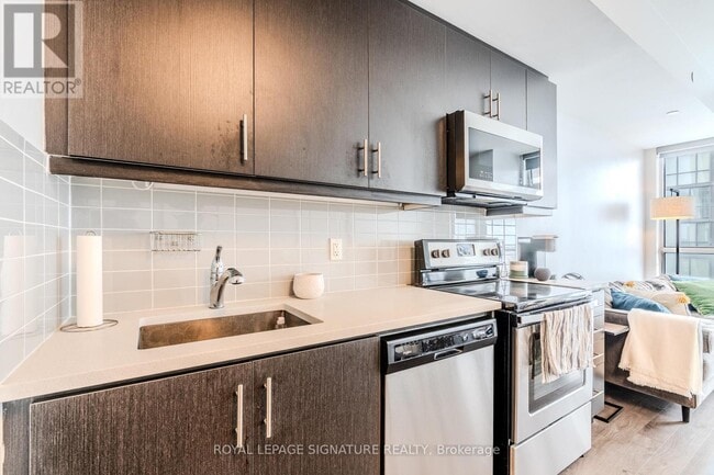 Photo - 17 Zorra St Unit 1911