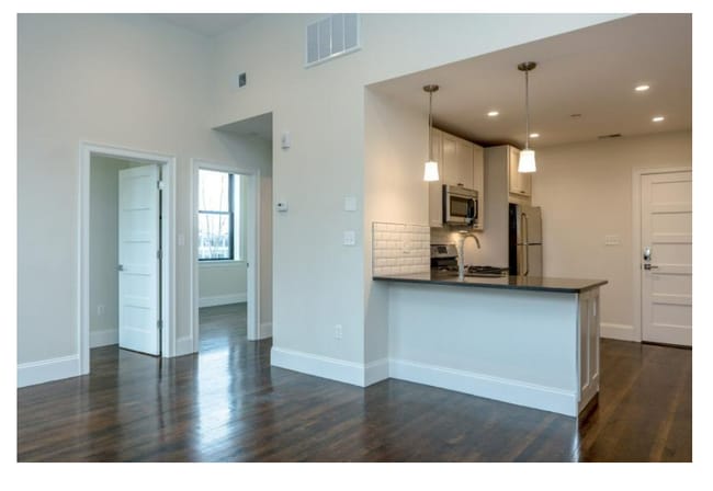 Building Photo - 2044 Beacon St Unit 2 Rental