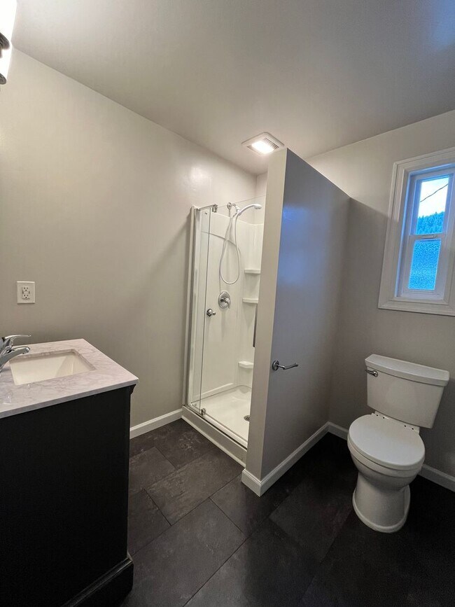 Photo - Remodeled duplex located in Silverton, Idaho. Unidad THI114-A