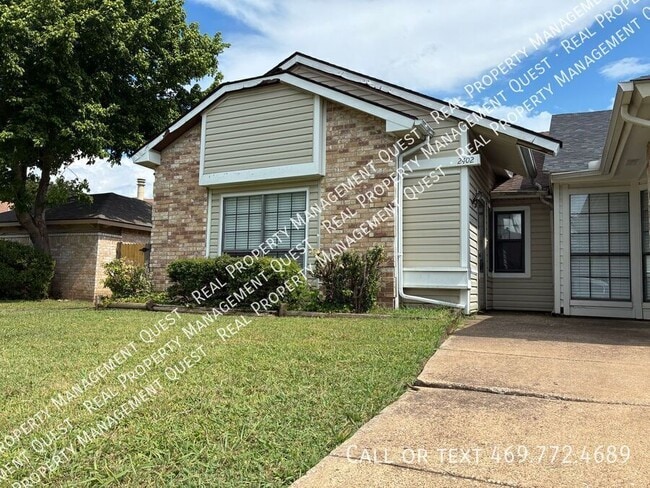 Building Photo - 2402 Sunflower Dr