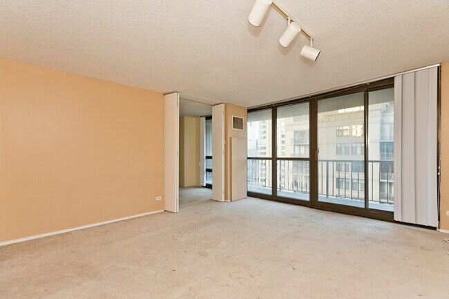 Building Photo - 10 E Ontario St Unit 2506