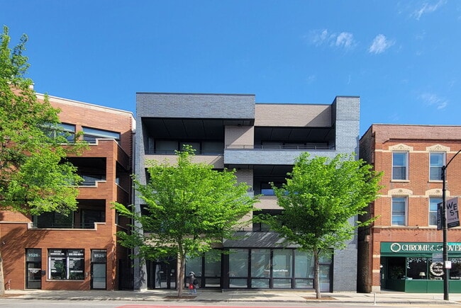 Building Photo - 1522 W Chicago Ave