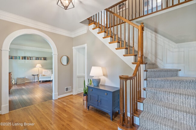 Photo - 305 Lake Forest Pkwy