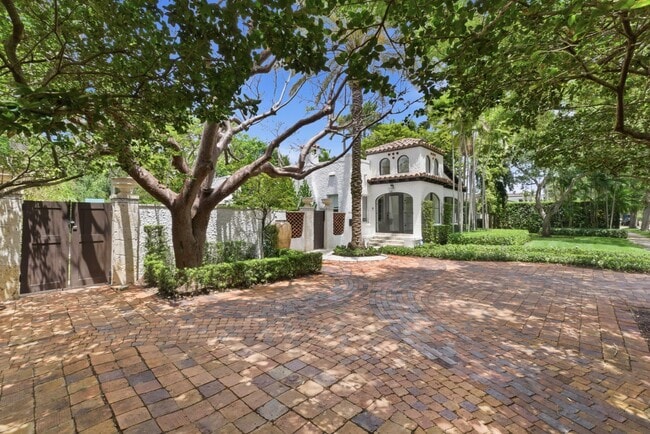 Photo - 1615 Monroe St