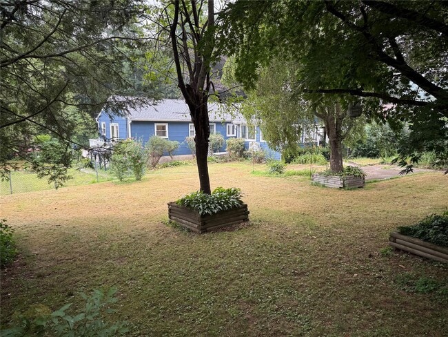 Photo - 102 Putnam Rd