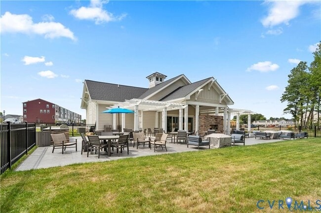 Photo - 467 Burden Dr