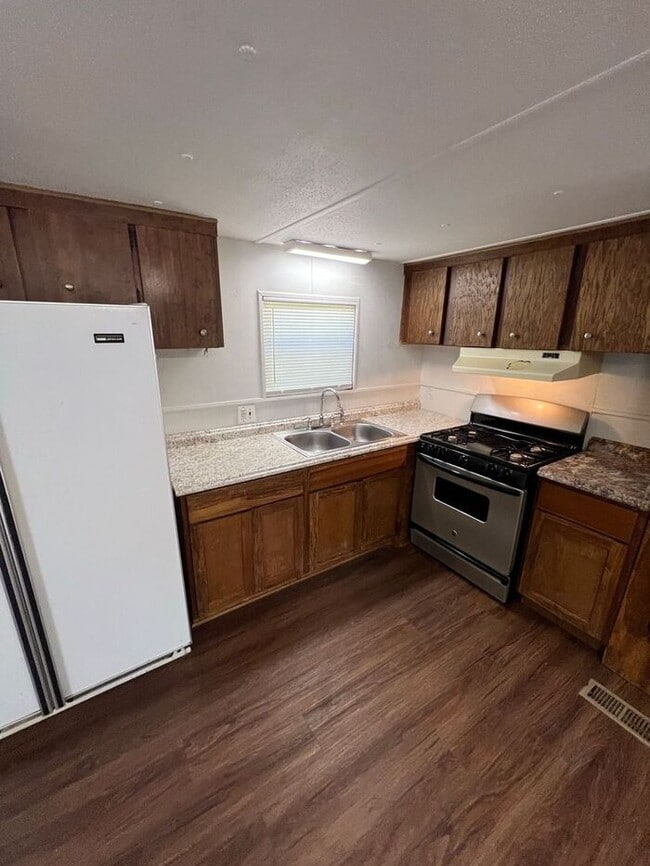 Photo - Bright & Spacious 2-Bedroom Mobile Home with Open Floor Plan