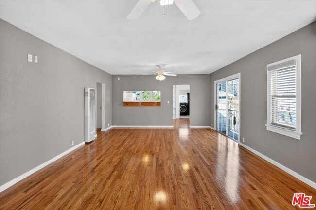 Photo - 11029 Sarah St