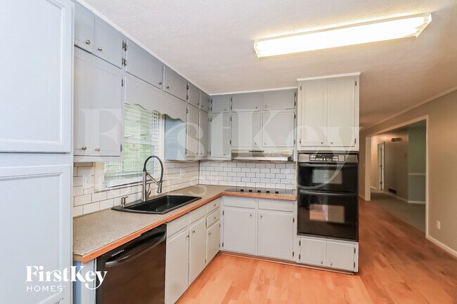 Photo - 3560 Nowlin Rd